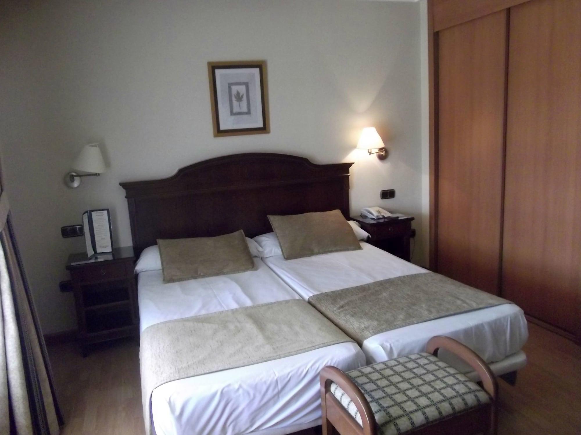 Hotel Lasa Sport Valladolid Exterior photo