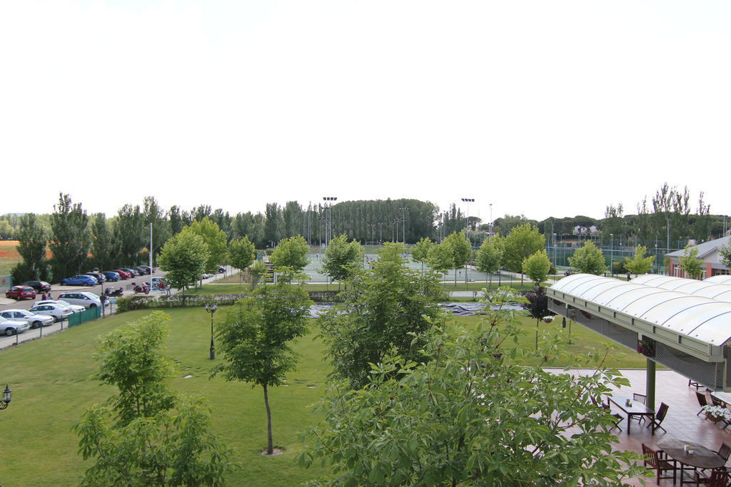 Hotel Lasa Sport Valladolid Exterior photo
