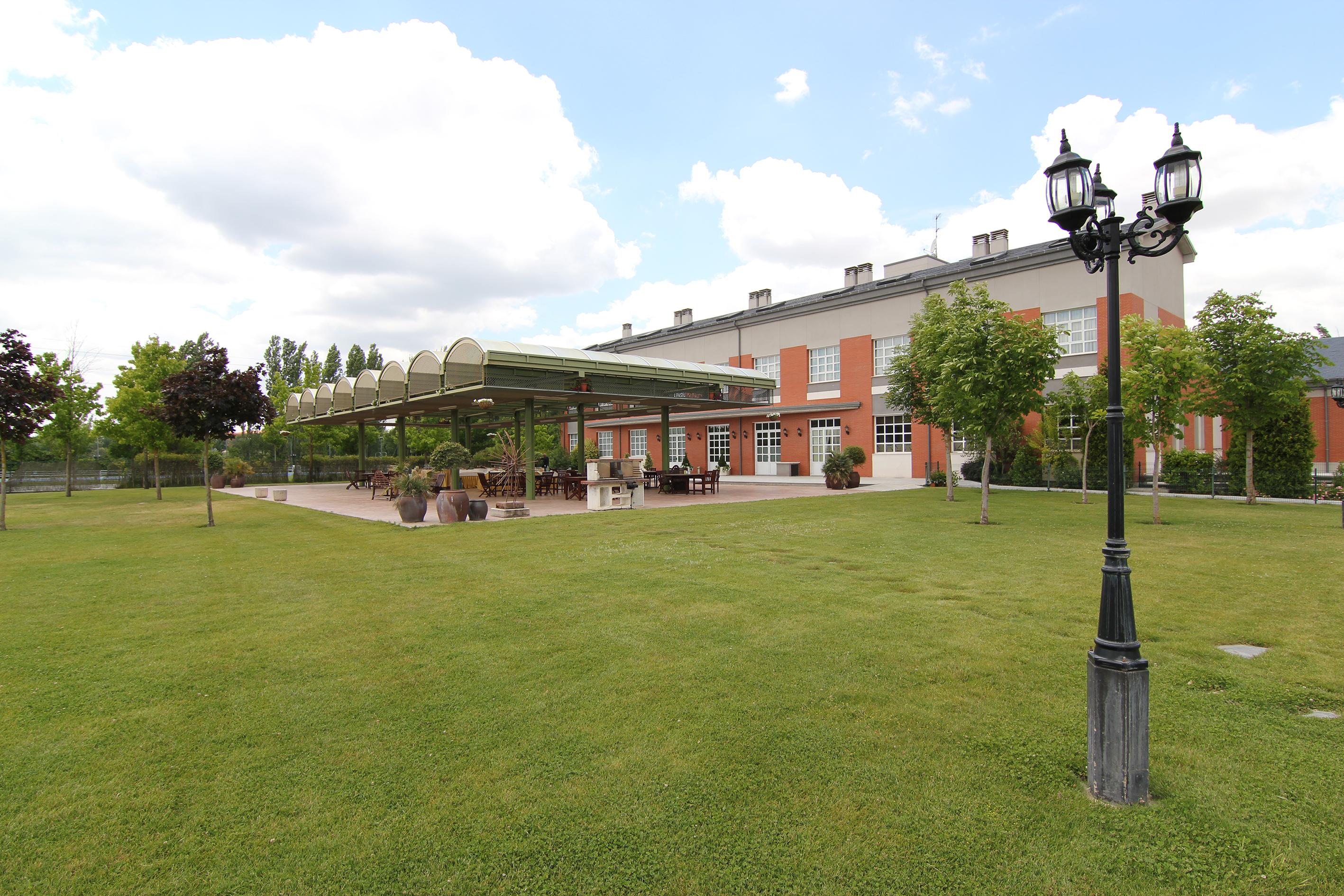 Hotel Lasa Sport Valladolid Exterior photo