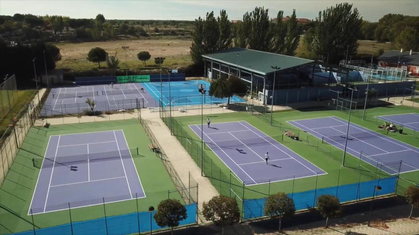 Hotel Lasa Sport Valladolid Exterior photo